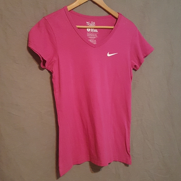 Nike Tops - Nike pink slim fit women's t-shirt